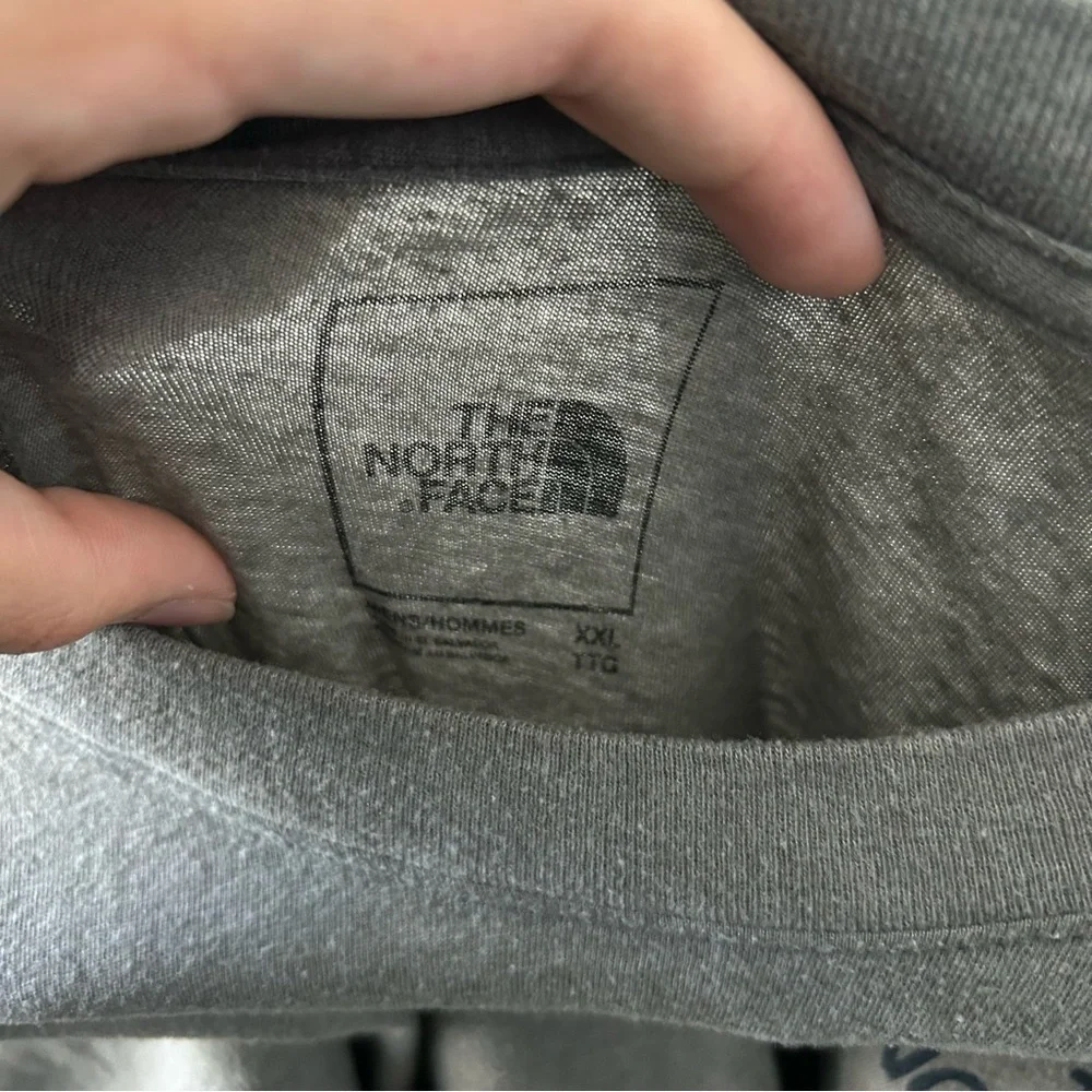 🌿 The North Face Heather Gray Crewneck Tee